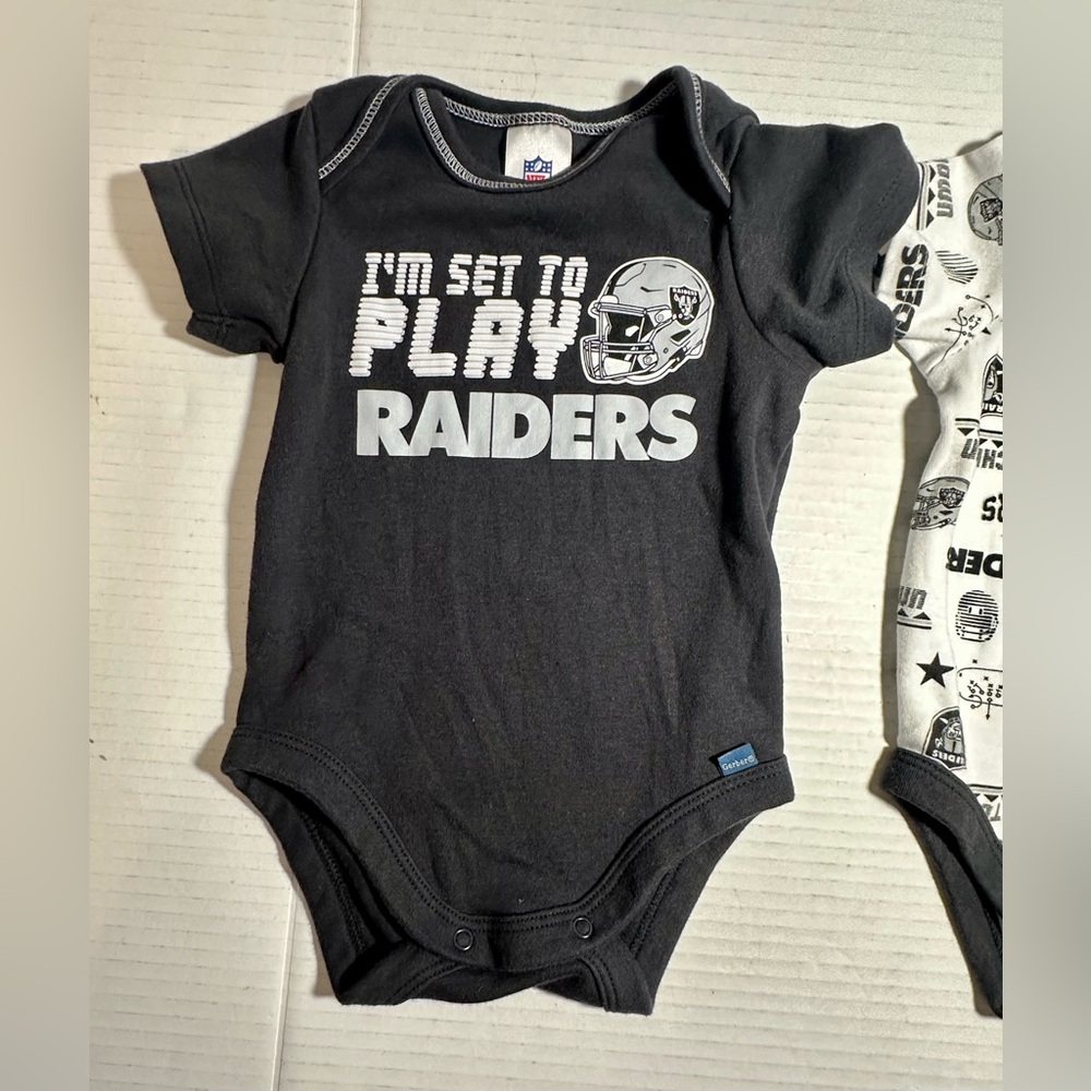Gerber Las Vegas Raiders‎ Onesies  Babies 0-3M Black Silver White 2 Bodysuits - Picture 3 of 8